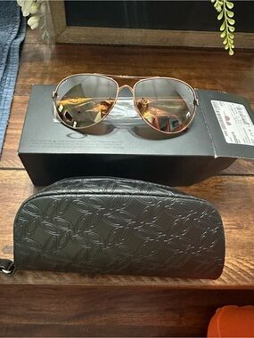 NEW Oakley Rose Gold Aviator Sunglasses with Brown Gradient Lenses